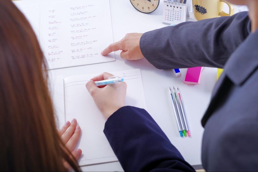 小学生が英検®3級合格を目指すなら「ライティング対策」だけは英検®受講者のサポートが必要